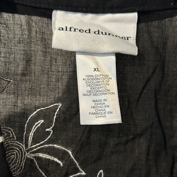 NWOT Alfred Dunner Design Black Top with White Embroidered Flowers. - Picture 6 of 7